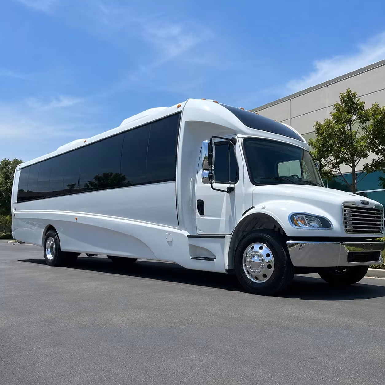 garland 28 passenger minibus rental